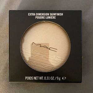 MAC Extra dimension skinfinish powder